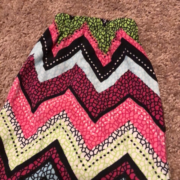 Fun zigzag buttery soft leggings. - Picture 2 of 5